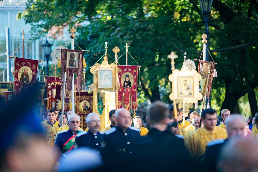Крестный ход в Санкт-Петербурге в год 300-летия Александро-Невской лавры. Фото: Егор Столпов