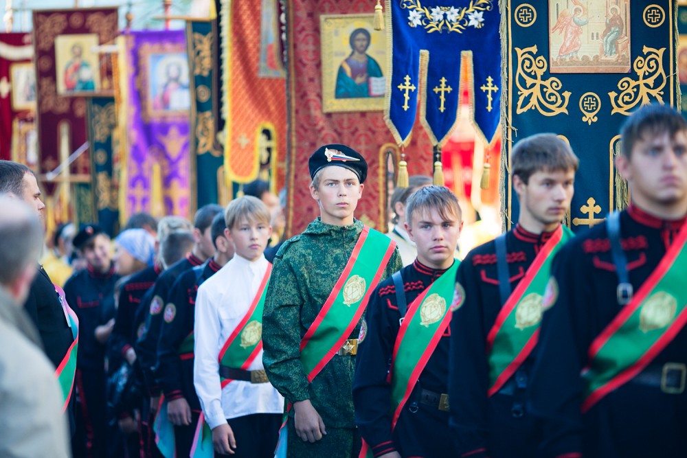 Крестный ход в Санкт-Петербурге в год 300-летия Александро-Невской лавры. Фото: Егор Столпов