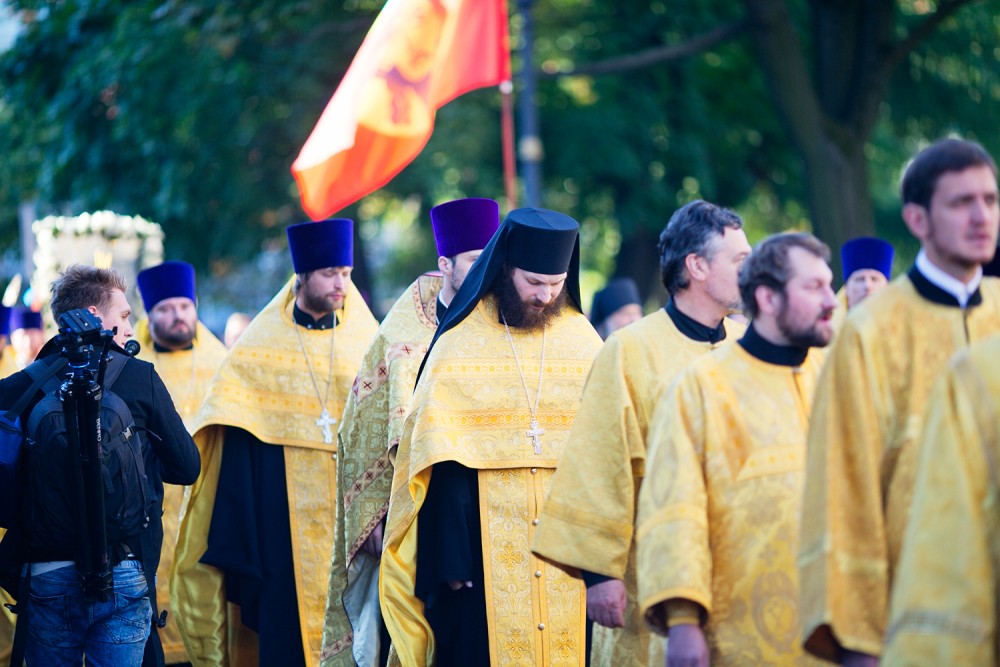 Крестный ход в Санкт-Петербурге в год 300-летия Александро-Невской лавры. Фото: Егор Столпов