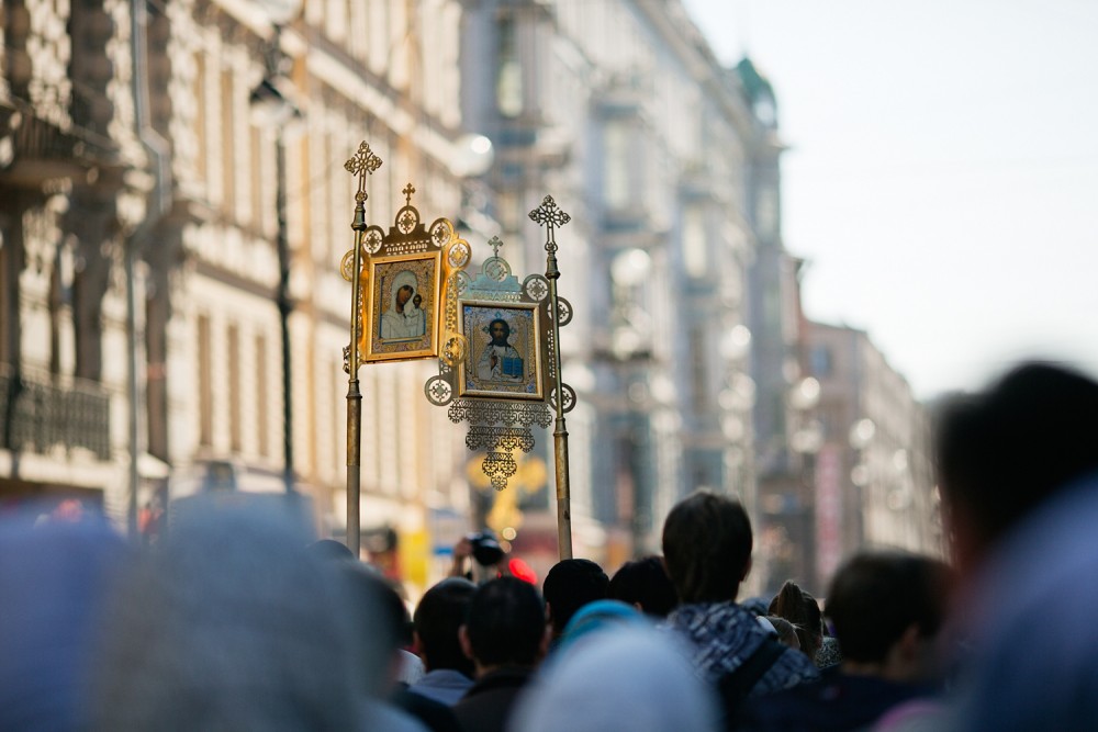 Крестный ход в Санкт-Петербурге в год 300-летия Александро-Невской лавры. Фото: Егор Столпов