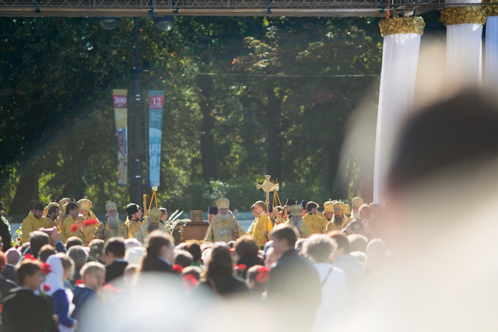 Крестный ход в Санкт-Петербурге в год 300-летия Александро-Невской лавры. Фото: Егор Столпов