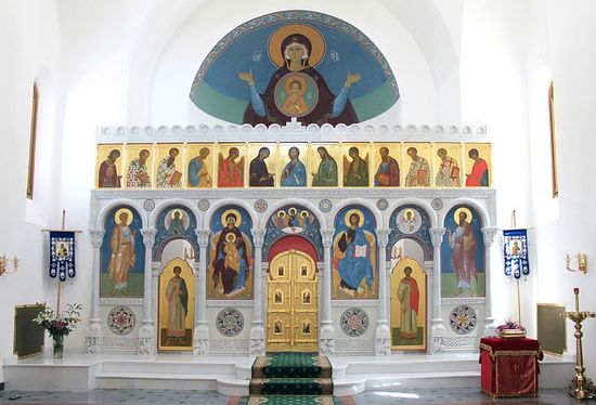 Общий вид иконостаса в храме св. вмч. Екатерины в Риме