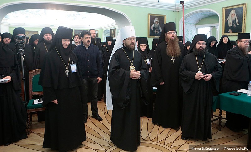 Молитва перед началом конференции. Фото: В. Ходаков / Православие.Ru