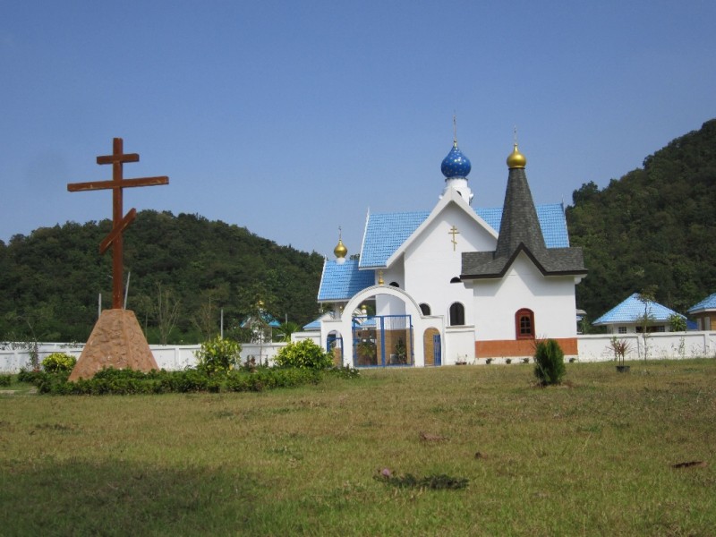 Успенский мужской монастырь в провинции Ратчабури, Таиланд