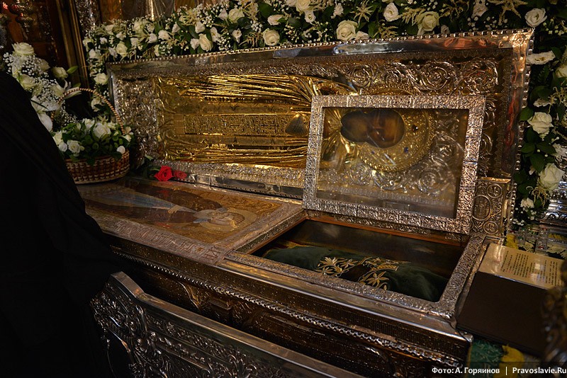 Рака с мощами прп. Сергия. Фото: Анатолий Горяинов / Православие.Ru