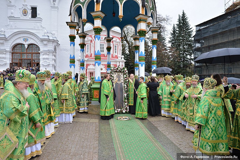 Молебен под открытым небом. Фото: Анатолий Горяинов / Православие.Ru
