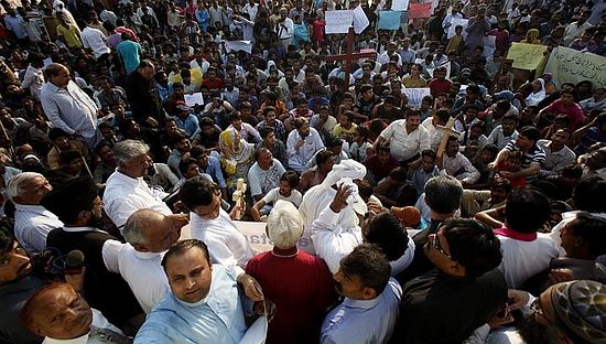 Демонстрация протеста в Пешеваре. Фото: AFP