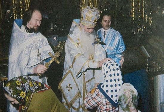 Митрополит Питирим (Нечаев) и священник Николай Попов в храме Рождества Пресвятой Богородицы на Возмище