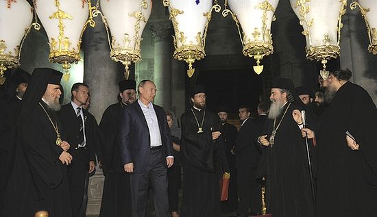 Russia's President Vladimir Putin and Greek Orthodox Patriarch of Jerusalem Metropolitan Theophilos (second from right) stand near the Stone of Anointing, where Christians believe the body of Jesus was prepared for burial, at the Church of the Holy Sepulchre in Jerusalem's Old City, June 26, 2012. Photo: REUTERS/Alexsey Druginyn