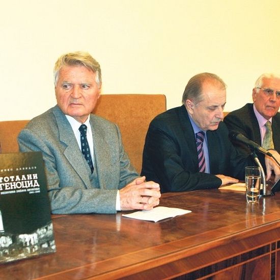 Са представљања књиге: „Тотални геноцид” Фото Томислав Јањић