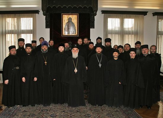 Братиjа Сретенског манастира са Патриjархом Иринеjом