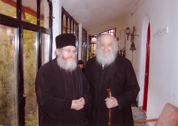 Старец Амвросий Святогорец с настоятелем Ватопедского монастыря старцем Ефремом.