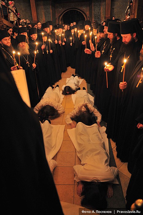 Всенощное бдение в Сретенском монастыре накануне дня памяти сщмч. Илариона.  Фото: Антон Поспелов / Православие.Ru