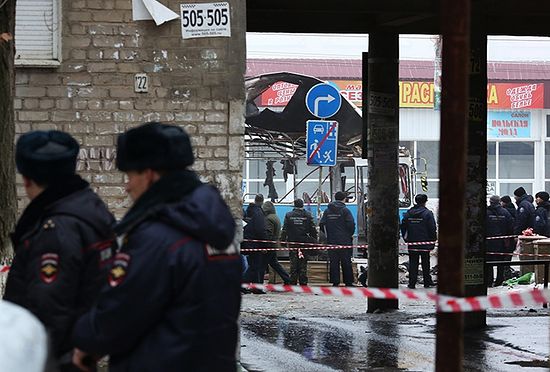 Agents of law enforcement and operative services work at the site of an explosion on a trolleybus near Kachinsky Market in Volgograd. Photo: RIA Novosti / Kirill Braga