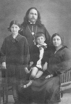 Семья протоиерея Павла Ансимова, около 1929 года