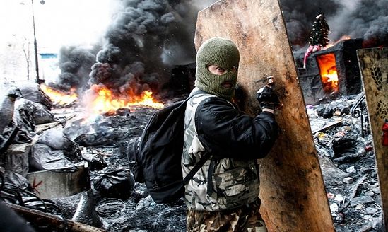 Участники беспорядков в Киеве.