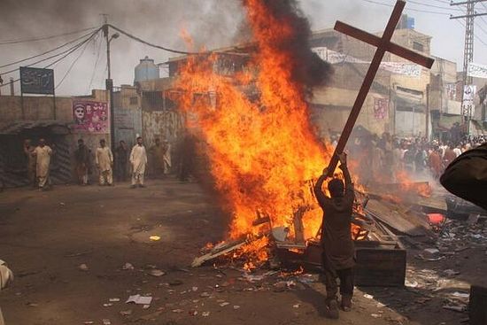 Нападение на христиан в Пакистане в Лахоре