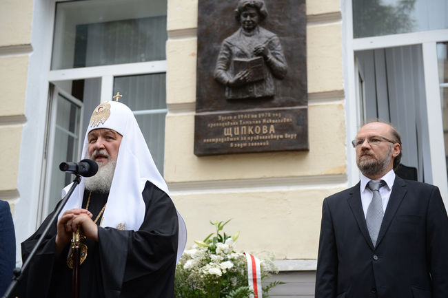 Патриарх Кирилл и Александр Щипков на открытии мемориальной доски Татьяны Щипковой, Смоленск, 2012 г. Фото из личного архива Александра Щипкова