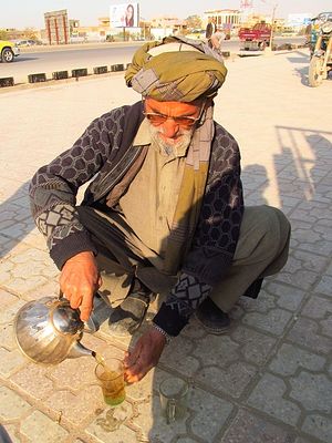 Афганцы часто угощают путников чаем