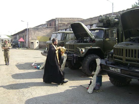 Освештање аутомобилске и војне опреме 39. Ленинаканског пограничног одреда.