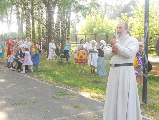 Архијерејски намесник Ачитског рејона јереј Владимир Кисјаков на летњем празнику