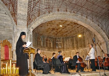 Концерт в строящемся соборе во имя Святой Живоначальной Троицы в Петропавловске-Камчатском