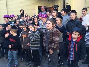 IFCJ's Rabbi Yechiel Eckstein with Jewish students in Ukraine. Photo: IFCJ/Eva Geller.