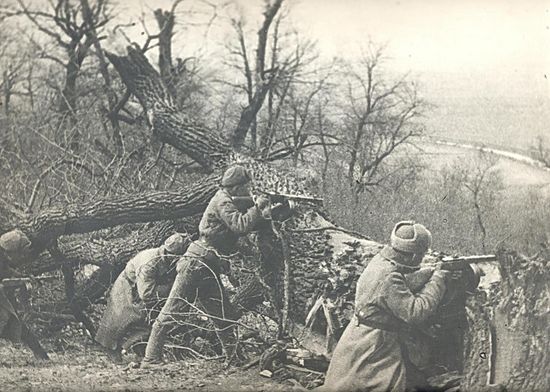 Бойцы 1001-го стрелкового полка ведут бой на рубеже Северского Донца