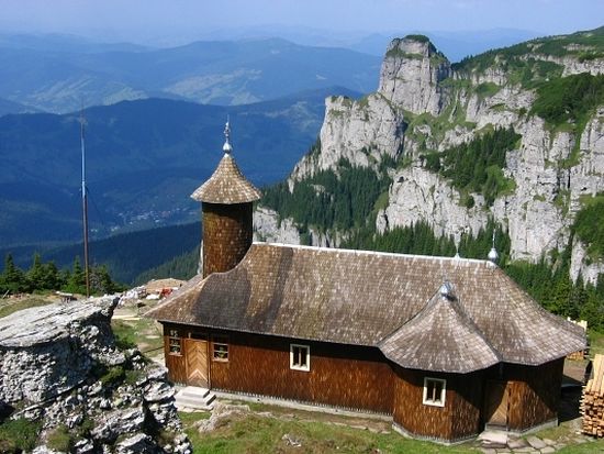 Гора Чахлэу, во все века скрывавшая от гонений румынских отшельников