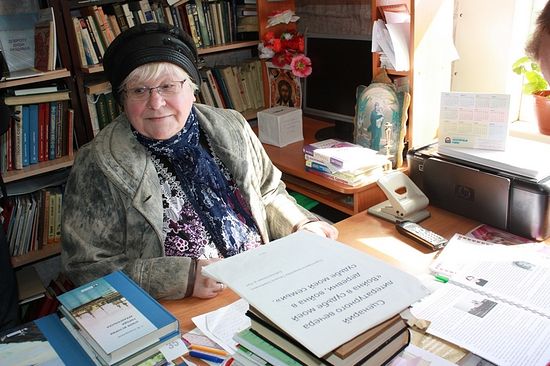 Заведующая Куйской библиотекой Татьяна Шевелева собирает добровольные пожертвования на строительство часовни