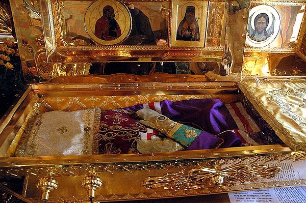 У главној манастирској цркви, Ваведењској, где су мошти Светог Игњатија