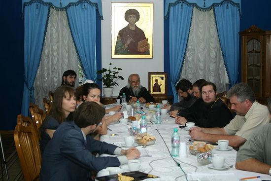 Участники рабочей группы по оказанию церковной помощи мирным жителям Украины
