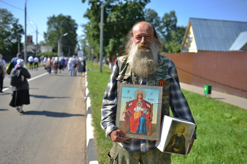 Крестный ход в честь 700-летия преп. Сергия. Фото: А. Горяинов / Православие.Ru