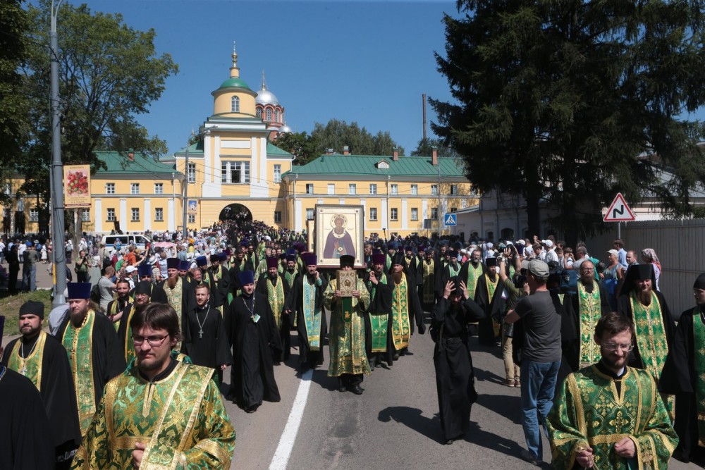 Крестный ход в честь 700-летия преп. Сергия. Фото: В. Ходаков / Православие.Ru