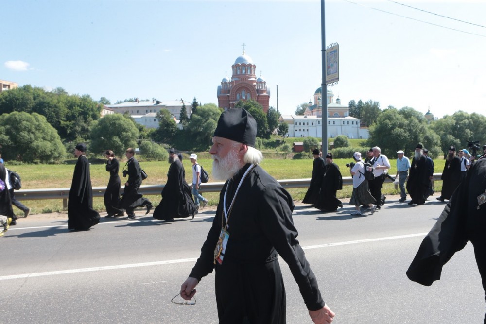 Крестный ход в честь 700-летия преп. Сергия. Фото: В. Ходаков / Православие.Ru