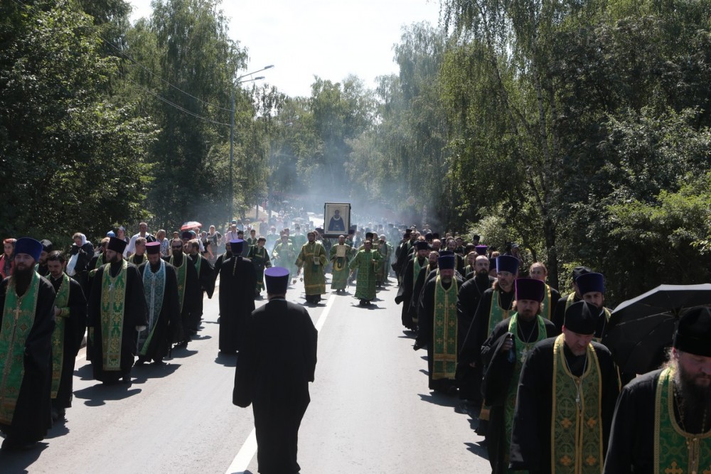 Крестный ход в честь 700-летия преп. Сергия. Фото: В. Ходаков / Православие.Ru