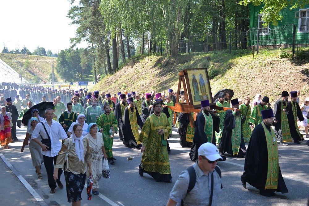 Крестный ход в честь 700-летия преп. Сергия.  Фото: А. Горяинов / Православие.Ru