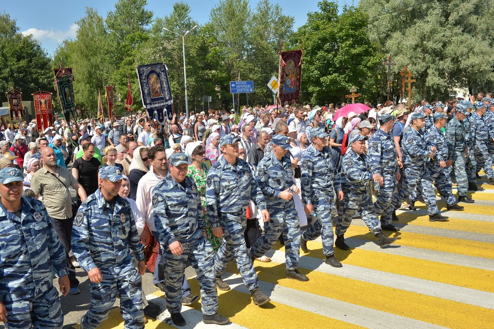 Крестный ход в честь 700-летия преп. Сергия.  Фото: А. Горяинов / Православие.Ru