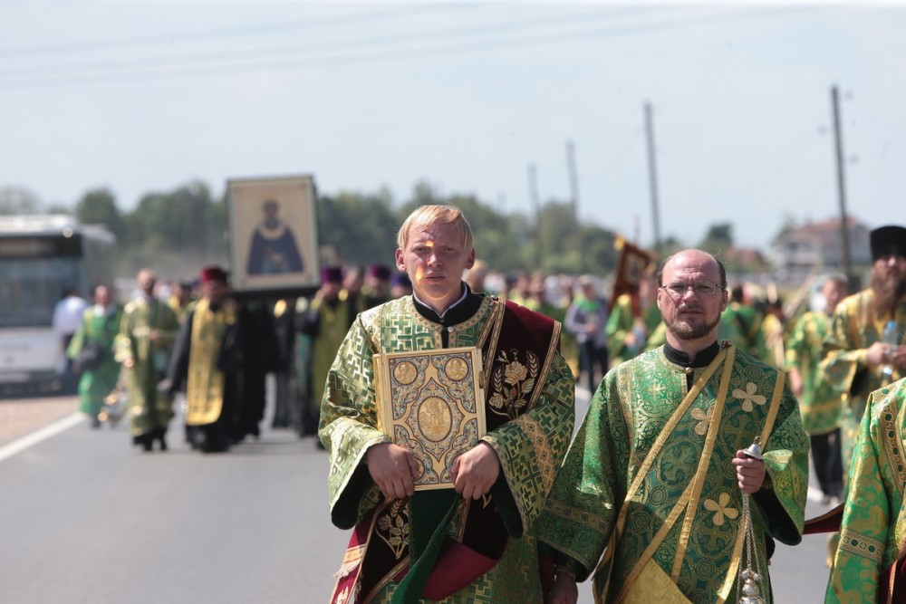 Крестный ход в честь 700-летия преп. Сергия. Фото: В. Ходаков / Православие.Ru