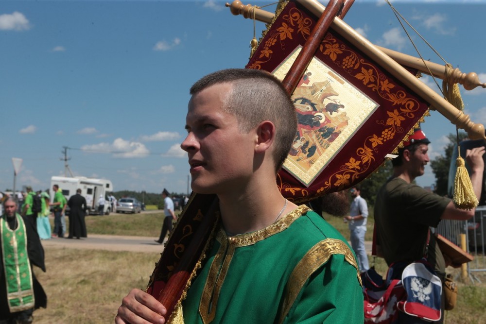 Крестный ход в честь 700-летия преп. Сергия.  Фото: В. Ходаков / Православие.Ru