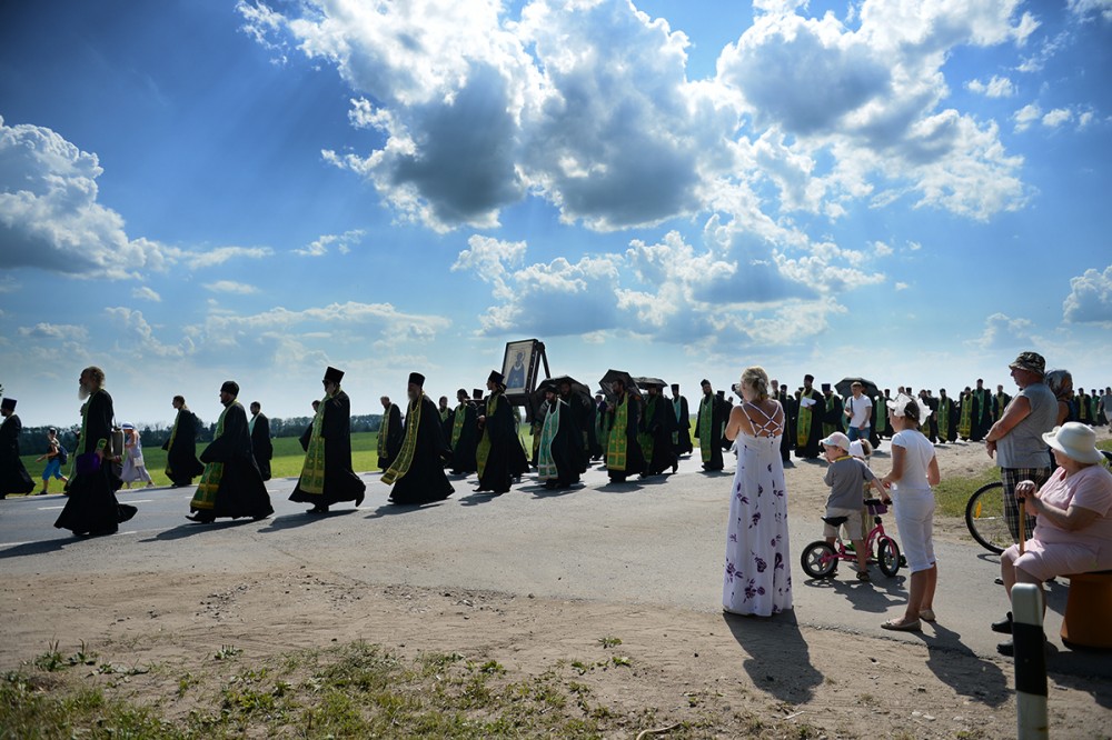 Крестный ход в честь 700-летия преп. Сергия. Фото: Патриархия.Ru