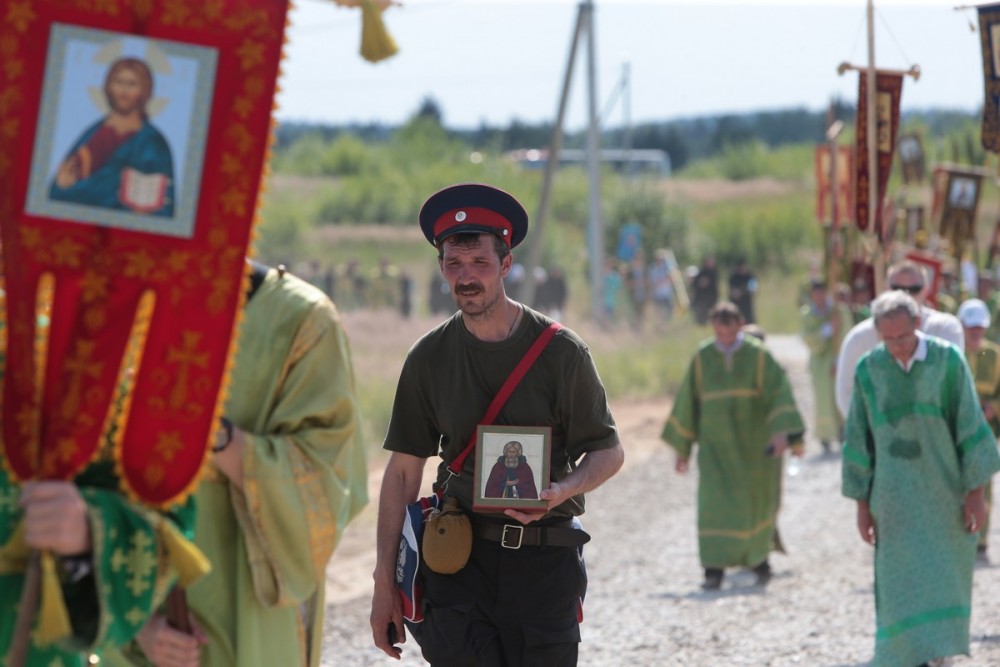 Крестный ход в честь 700-летия преп. Сергия. Фото: В. Ходаков / Православие.Ru