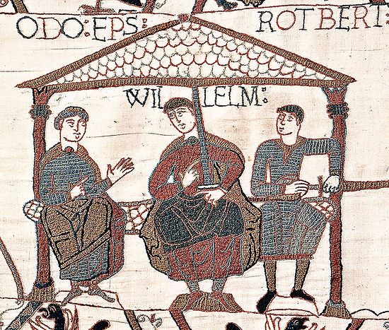 Вильгельм Завоеватель (в центре) вместе с братьями Одо и Робертом – фрагмент Гобелена из Байё