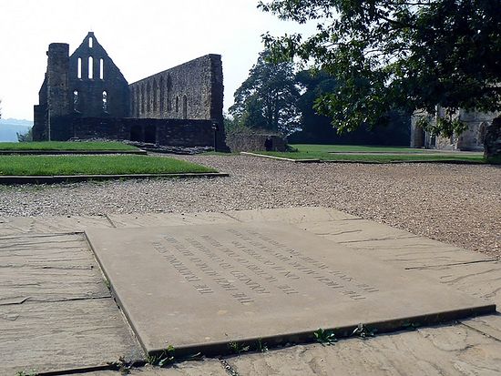 Место смерти короля Гарольда II, где впоследствии основано знаменитое аббатство Баттл (Восточный Сассекс)