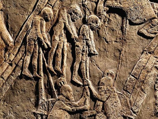 Ассирийцы сажают на кол пленных евреев. Барельеф из Ниневии. Британский музей