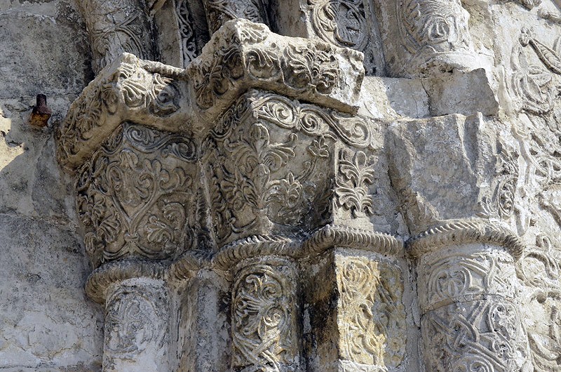 Белокаменная резьба