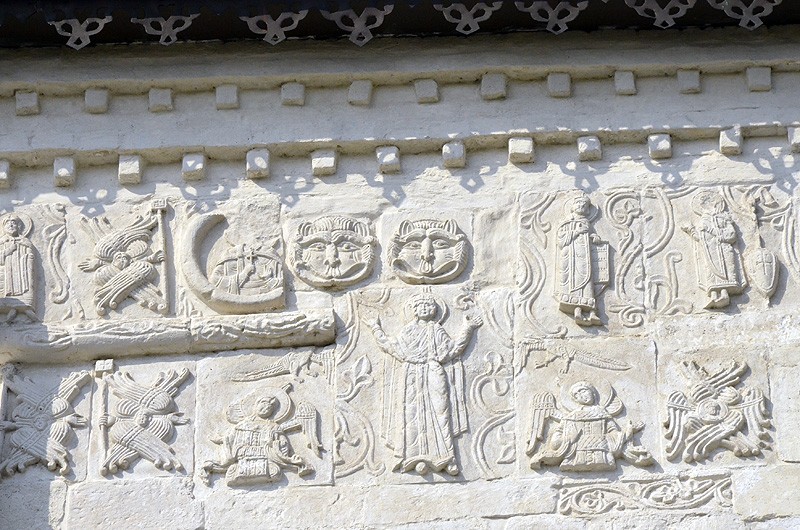 Белокаменная резьба