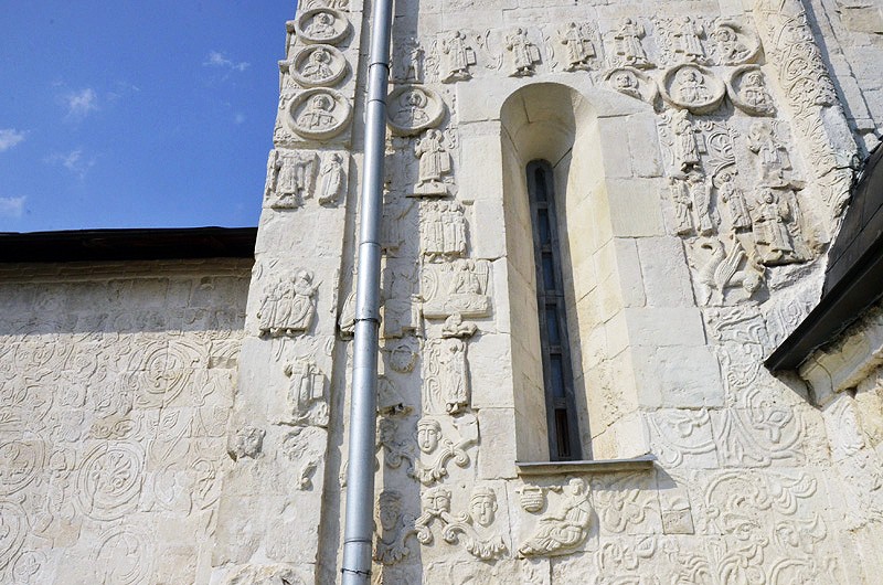 Белокаменная резьба