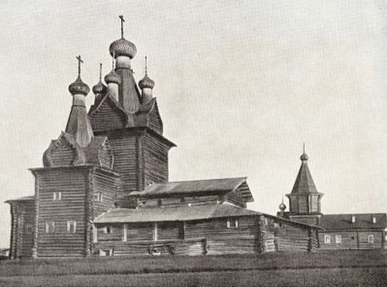 Храм Воскресения Христова в Кевроле (д. Немнюга), разобрана в сер. 1940-х.