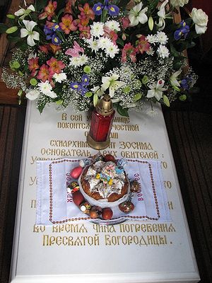 Фото: Гробница старца Зосиме (Сокура). Васкрс 2009.